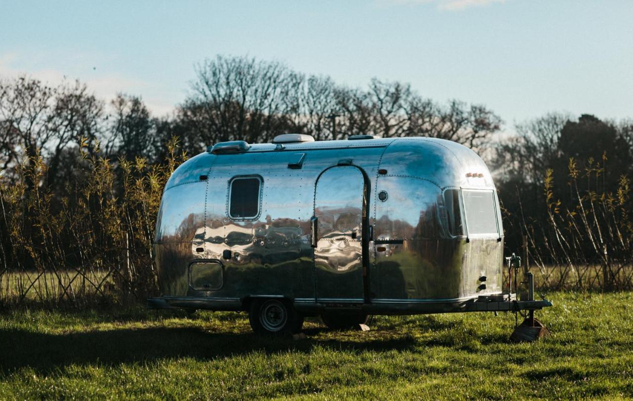 צ'יצ'סטר Silver Airstream Glamping & Rental מראה חיצוני תמונה
