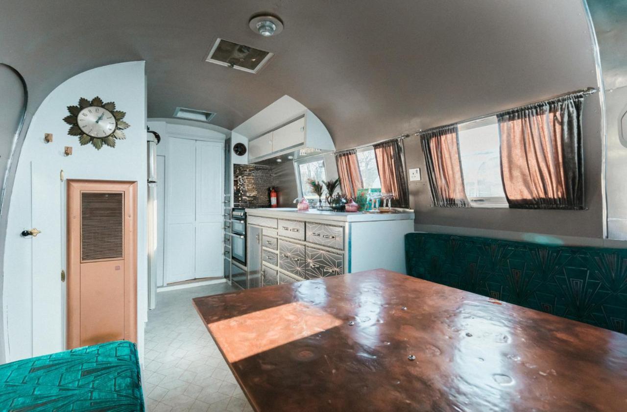 צ'יצ'סטר Silver Airstream Glamping & Rental מראה חיצוני תמונה