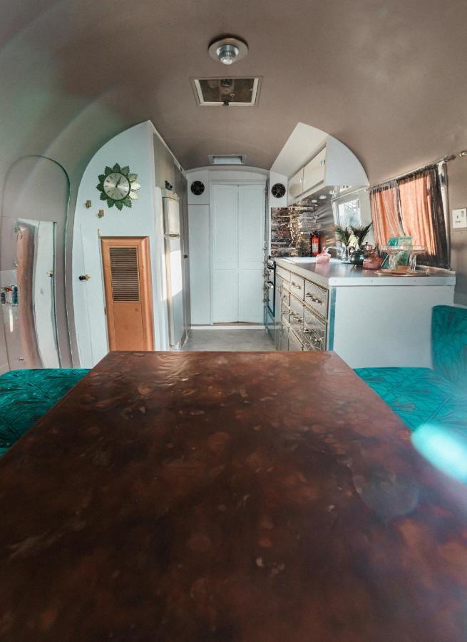 צ'יצ'סטר Silver Airstream Glamping & Rental מראה חיצוני תמונה