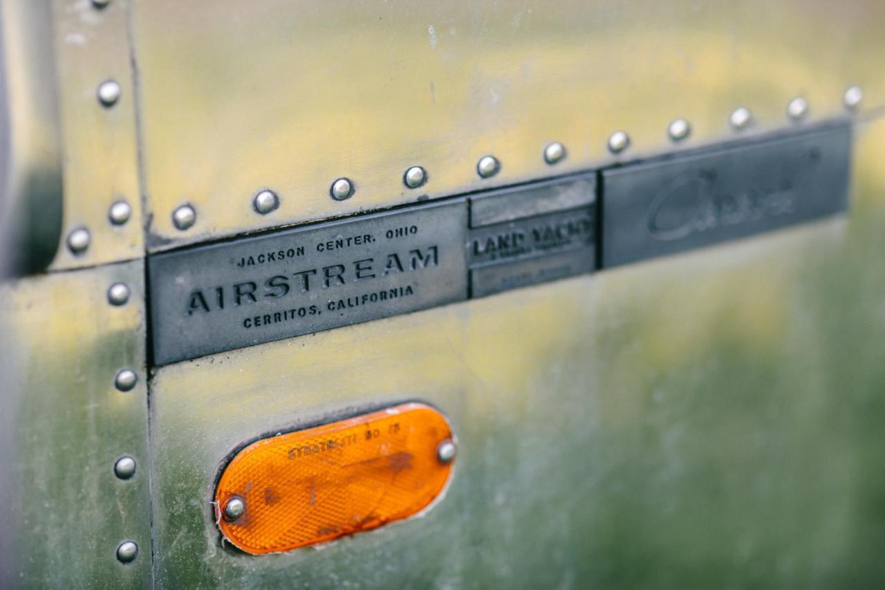 צ'יצ'סטר Silver Airstream Glamping & Rental מראה חיצוני תמונה