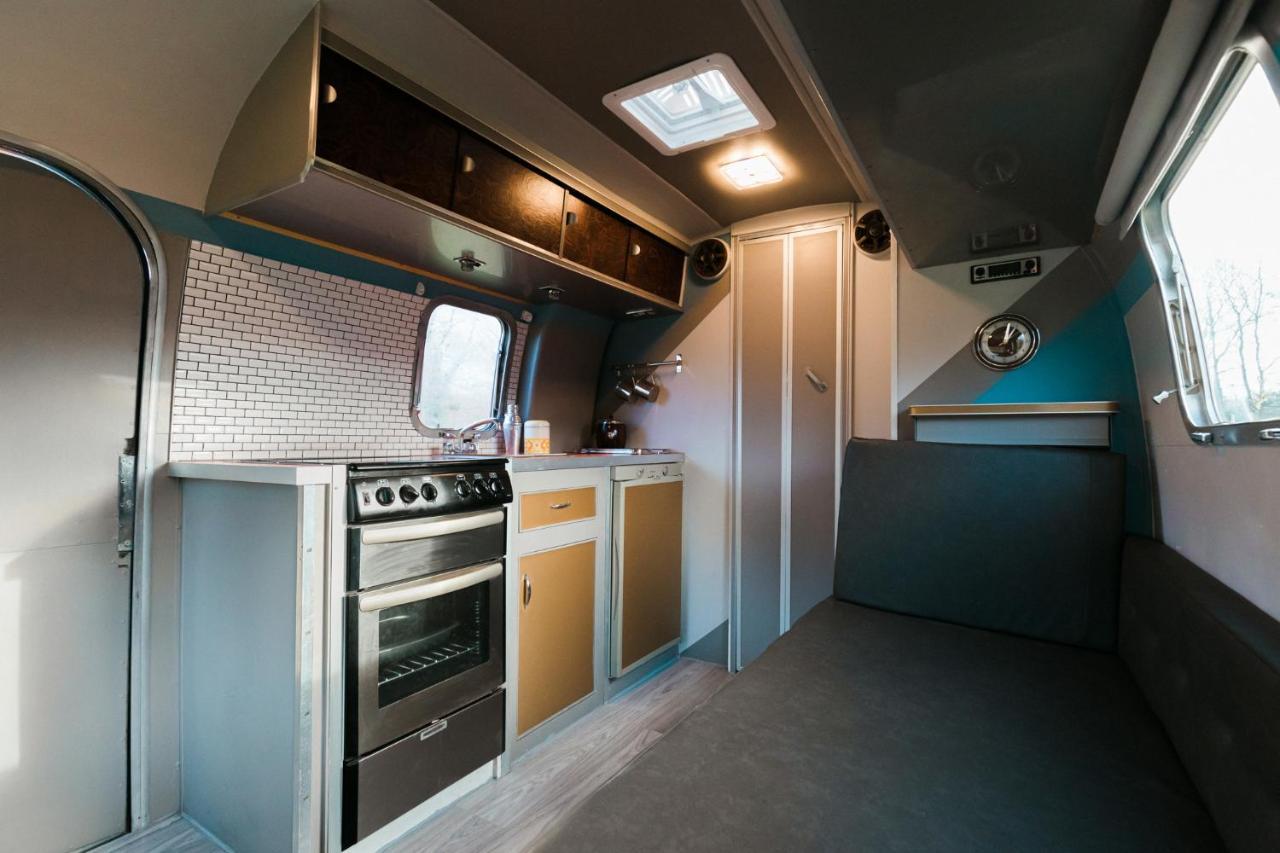 צ'יצ'סטר Silver Airstream Glamping & Rental מראה חיצוני תמונה