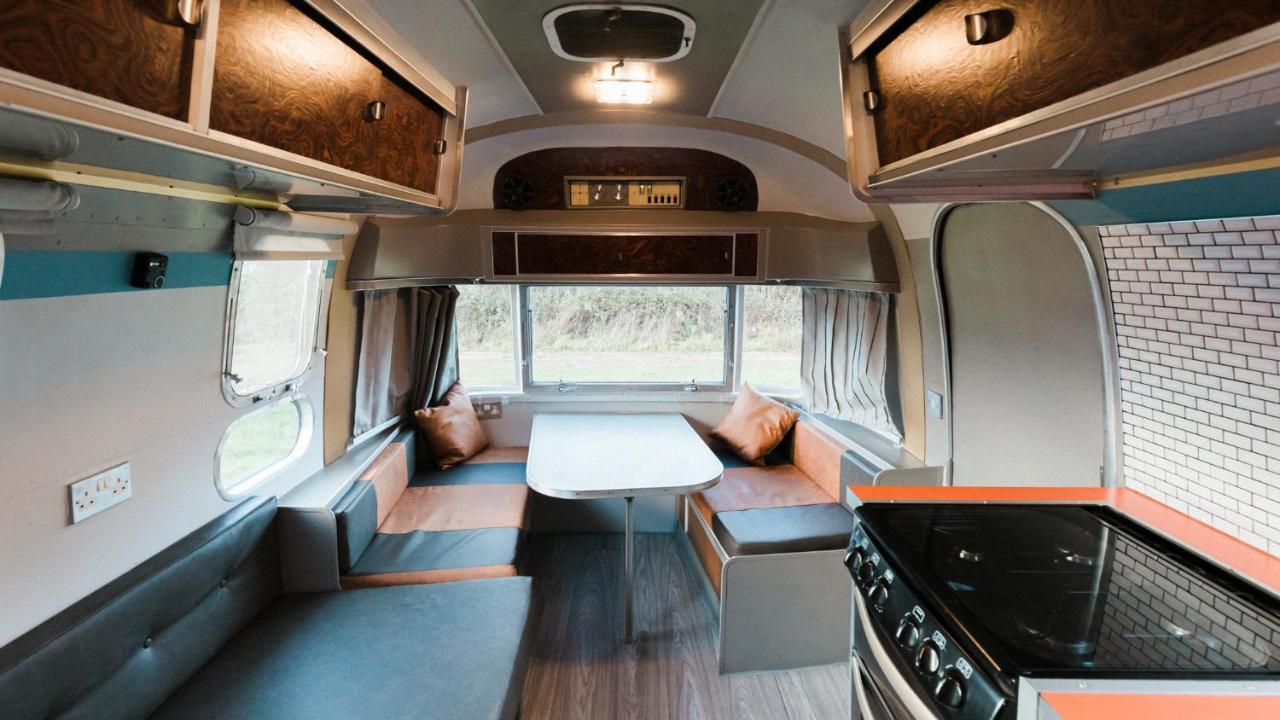 צ'יצ'סטר Silver Airstream Glamping & Rental מראה חיצוני תמונה