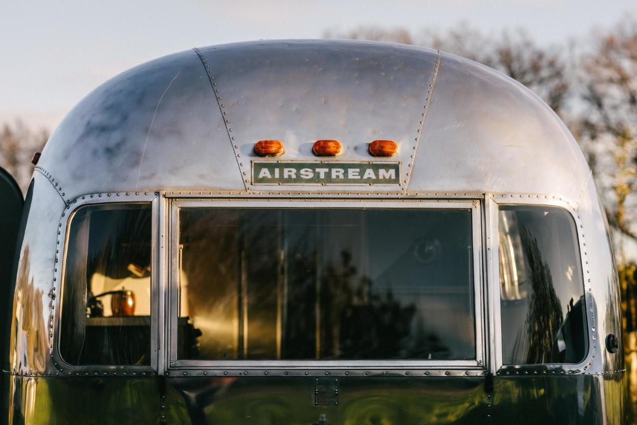 צ'יצ'סטר Silver Airstream Glamping & Rental מראה חיצוני תמונה