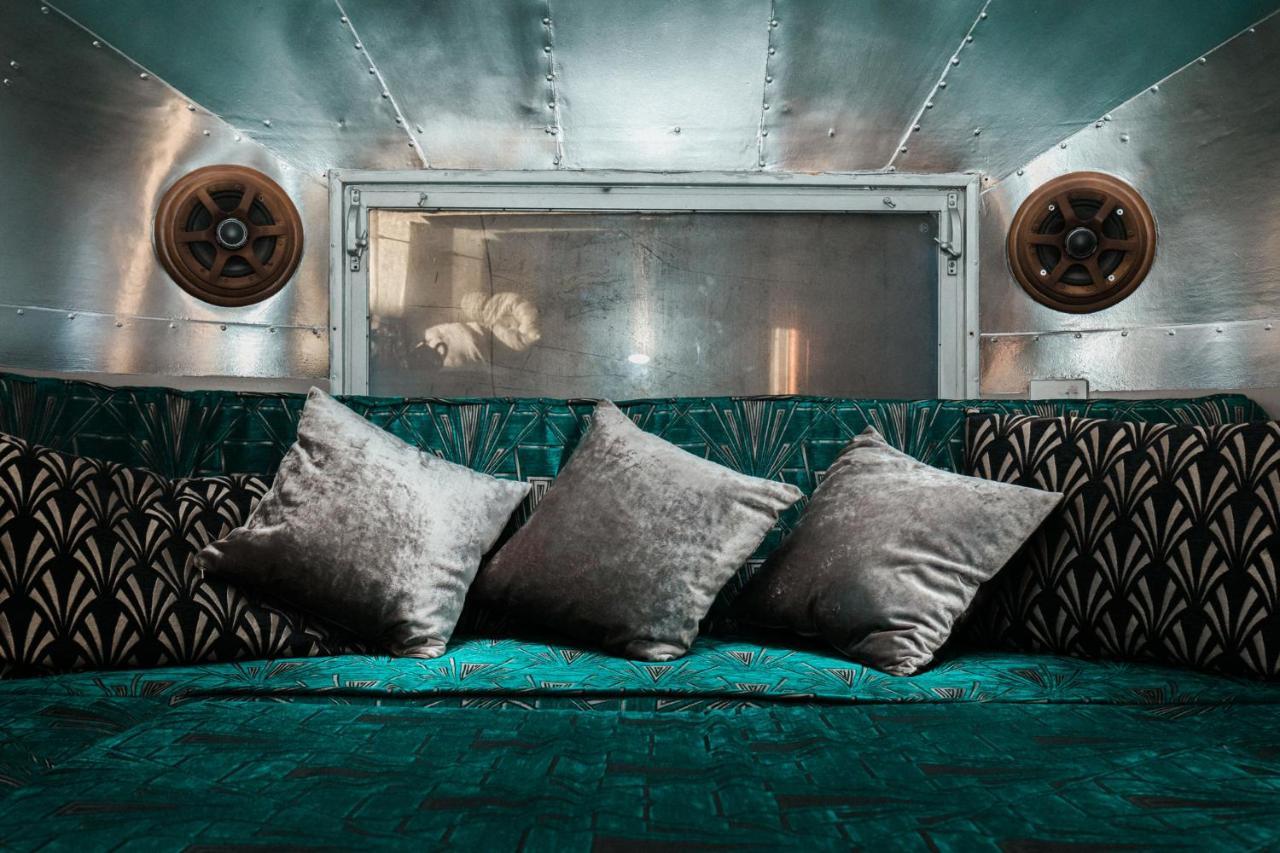 צ'יצ'סטר Silver Airstream Glamping & Rental מראה חיצוני תמונה