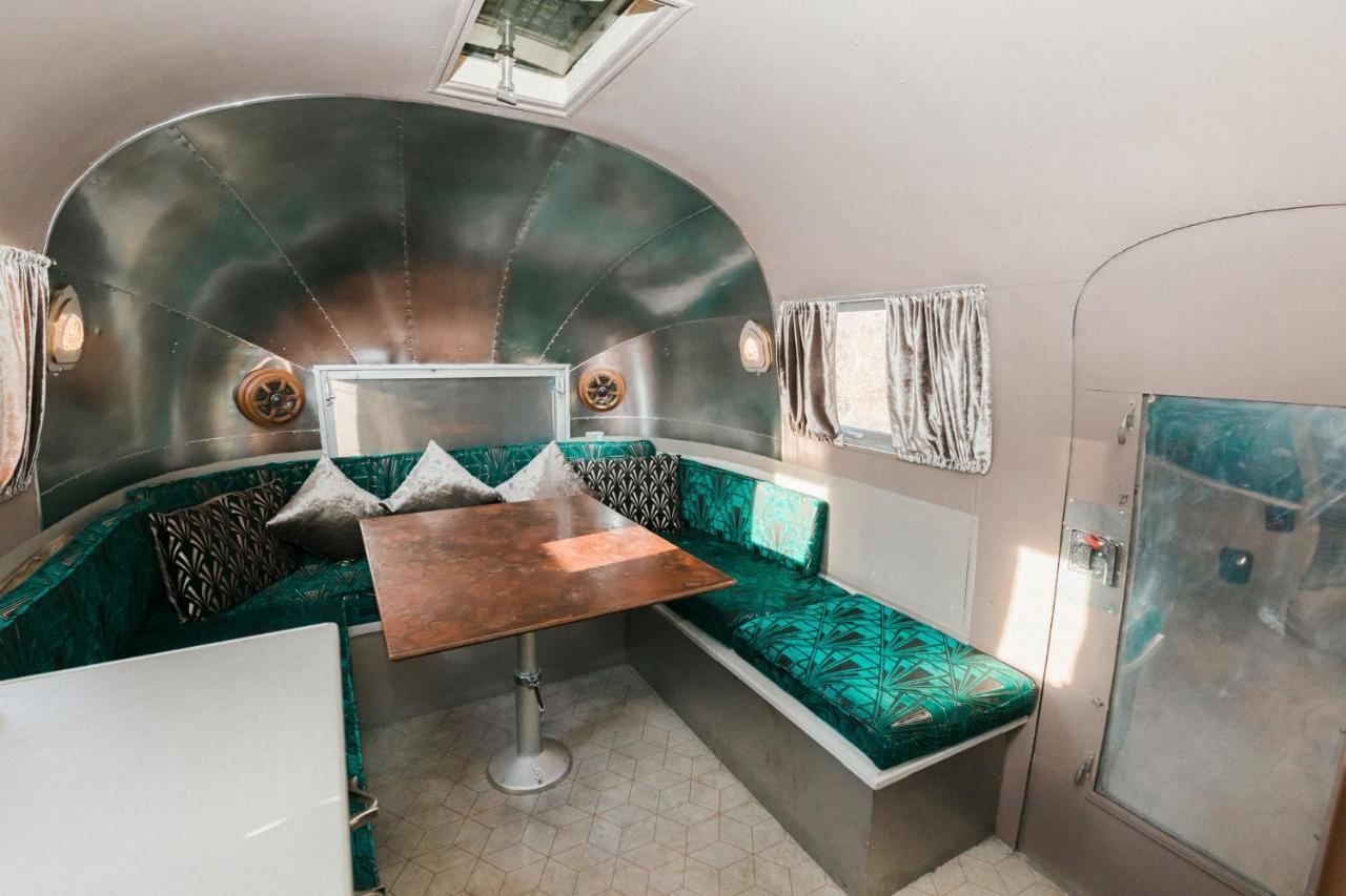 צ'יצ'סטר Silver Airstream Glamping & Rental מראה חיצוני תמונה