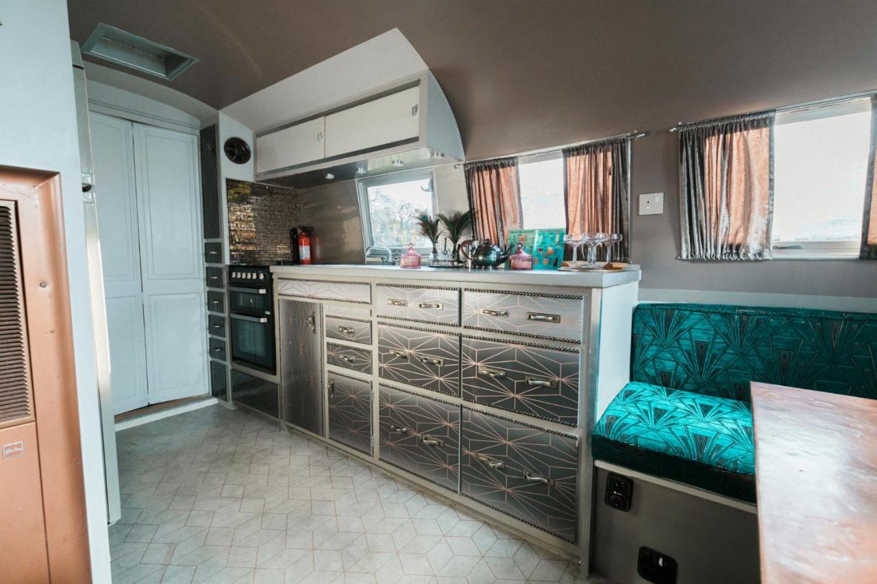 צ'יצ'סטר Silver Airstream Glamping & Rental מראה חיצוני תמונה