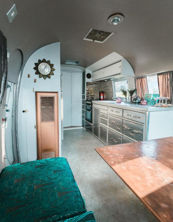 צ'יצ'סטר Silver Airstream Glamping & Rental מראה חיצוני תמונה
