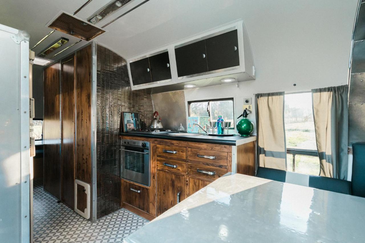 צ'יצ'סטר Silver Airstream Glamping & Rental מראה חיצוני תמונה