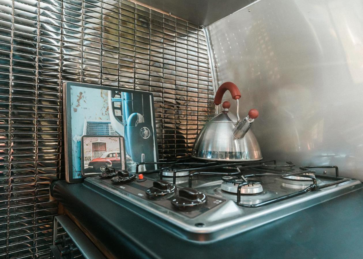 צ'יצ'סטר Silver Airstream Glamping & Rental מראה חיצוני תמונה