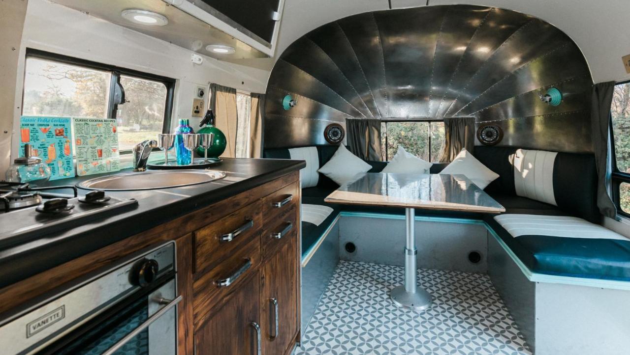 צ'יצ'סטר Silver Airstream Glamping & Rental מראה חיצוני תמונה