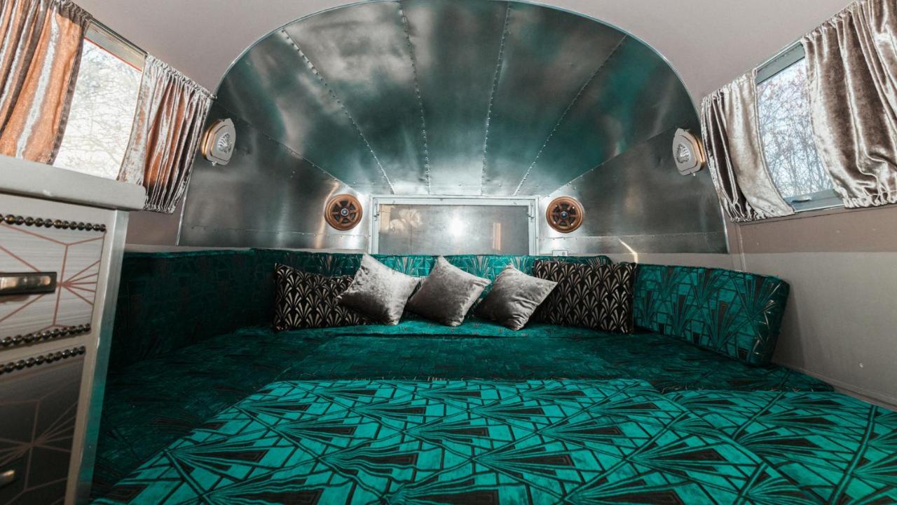 צ'יצ'סטר Silver Airstream Glamping & Rental מראה חיצוני תמונה