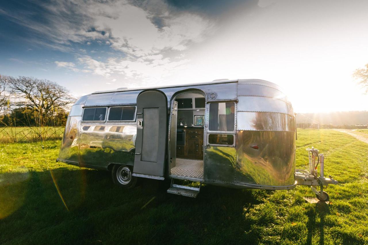 צ'יצ'סטר Silver Airstream Glamping & Rental מראה חיצוני תמונה