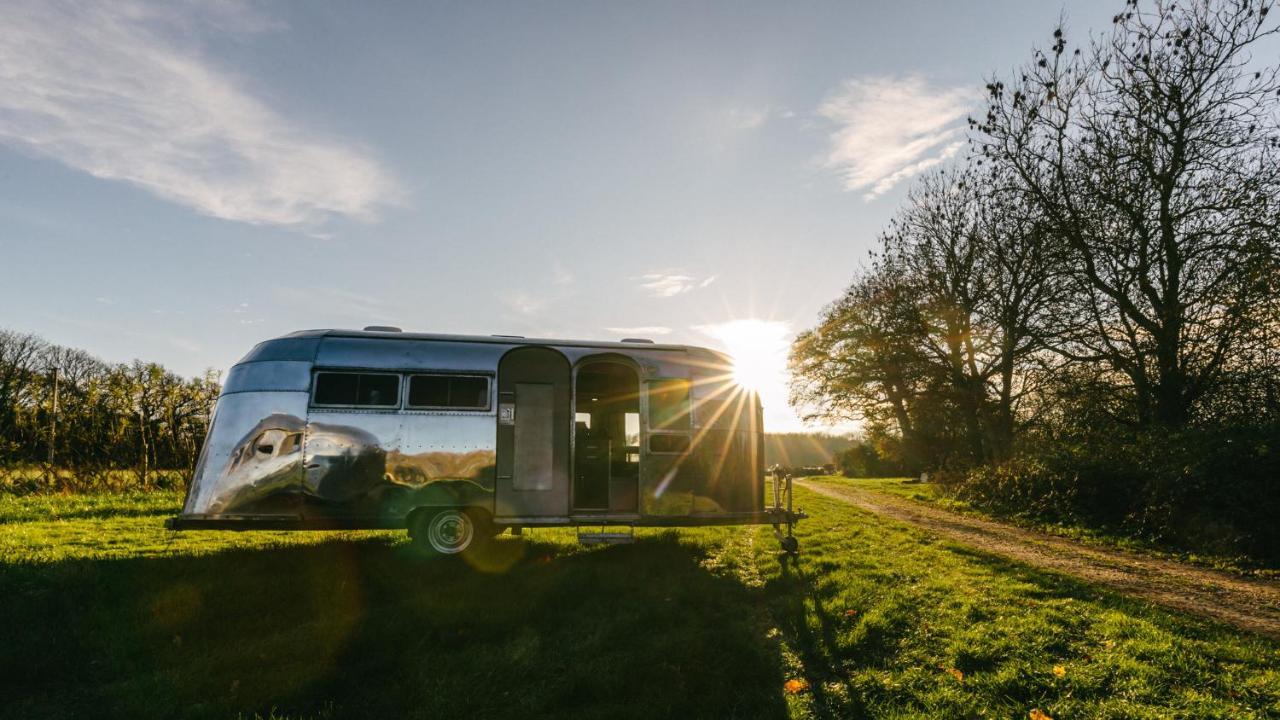 צ'יצ'סטר Silver Airstream Glamping & Rental מראה חיצוני תמונה