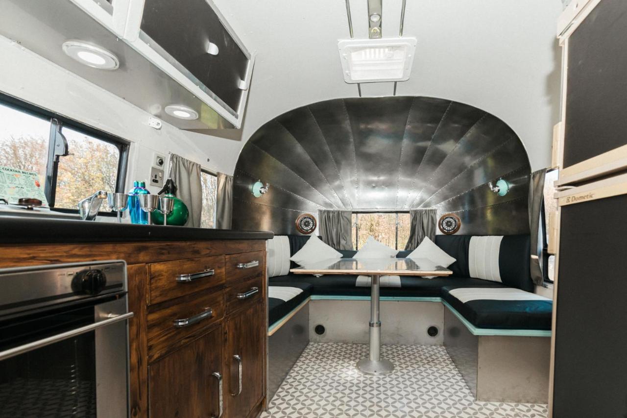 צ'יצ'סטר Silver Airstream Glamping & Rental מראה חיצוני תמונה
