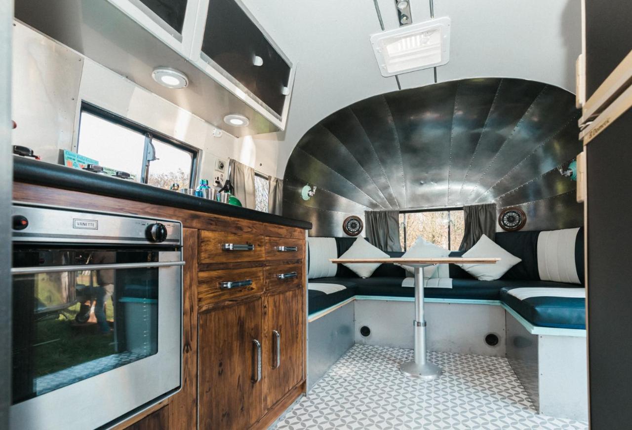 צ'יצ'סטר Silver Airstream Glamping & Rental מראה חיצוני תמונה
