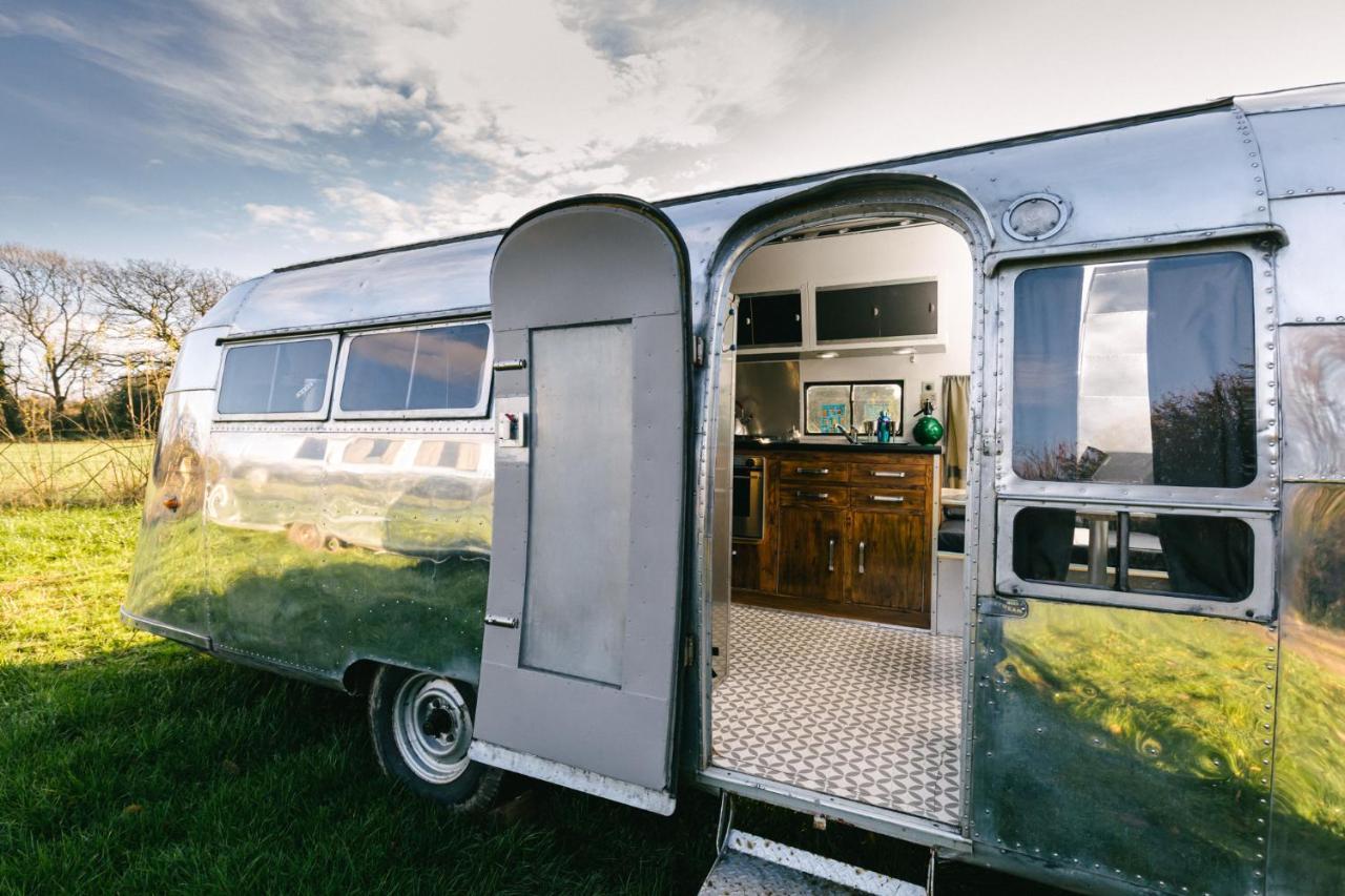 צ'יצ'סטר Silver Airstream Glamping & Rental מראה חיצוני תמונה