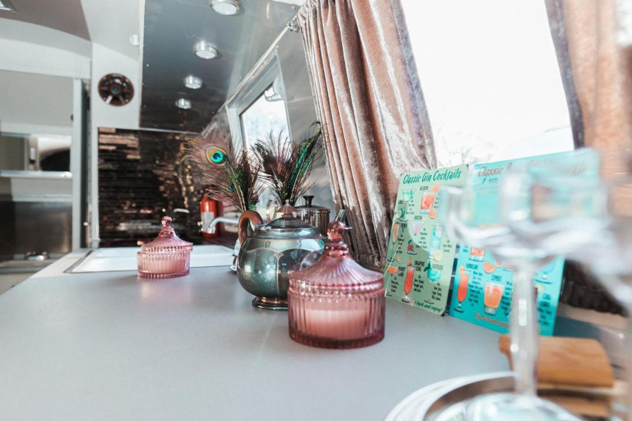 צ'יצ'סטר Silver Airstream Glamping & Rental מראה חיצוני תמונה