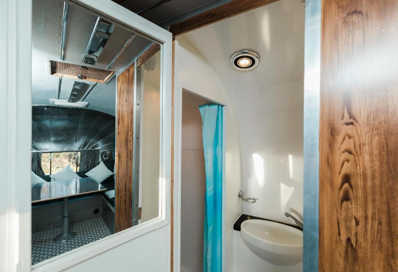 צ'יצ'סטר Silver Airstream Glamping & Rental מראה חיצוני תמונה