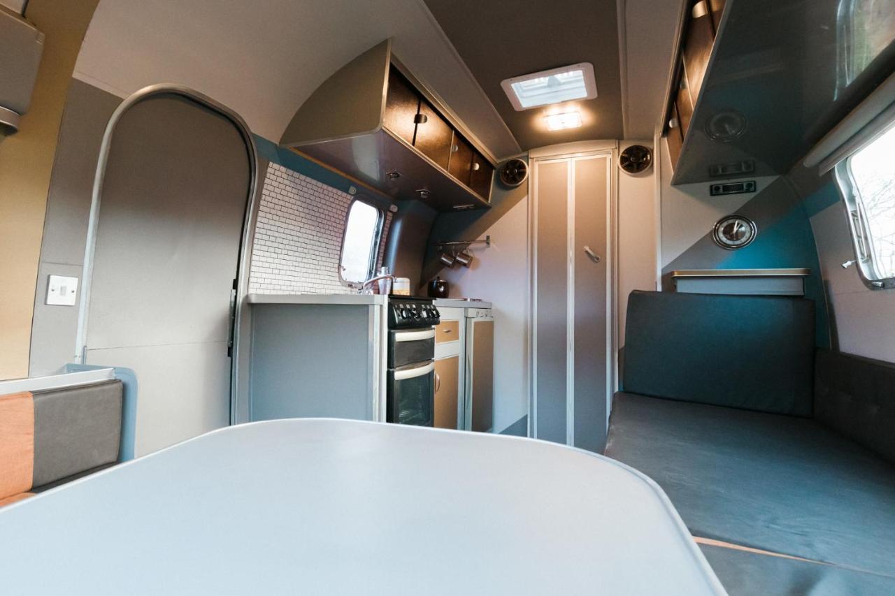 צ'יצ'סטר Silver Airstream Glamping & Rental מראה חיצוני תמונה
