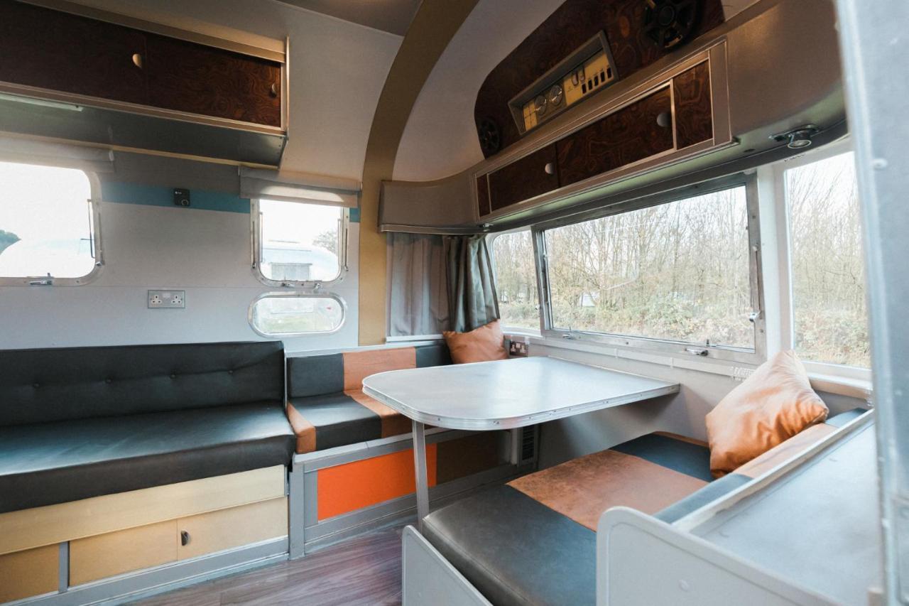צ'יצ'סטר Silver Airstream Glamping & Rental מראה חיצוני תמונה