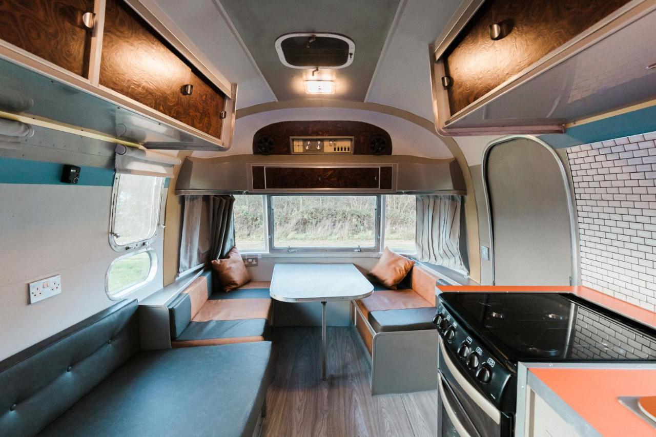 צ'יצ'סטר Silver Airstream Glamping & Rental מראה חיצוני תמונה