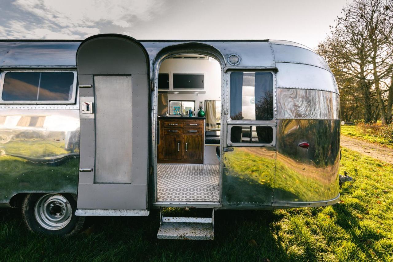 צ'יצ'סטר Silver Airstream Glamping & Rental מראה חיצוני תמונה