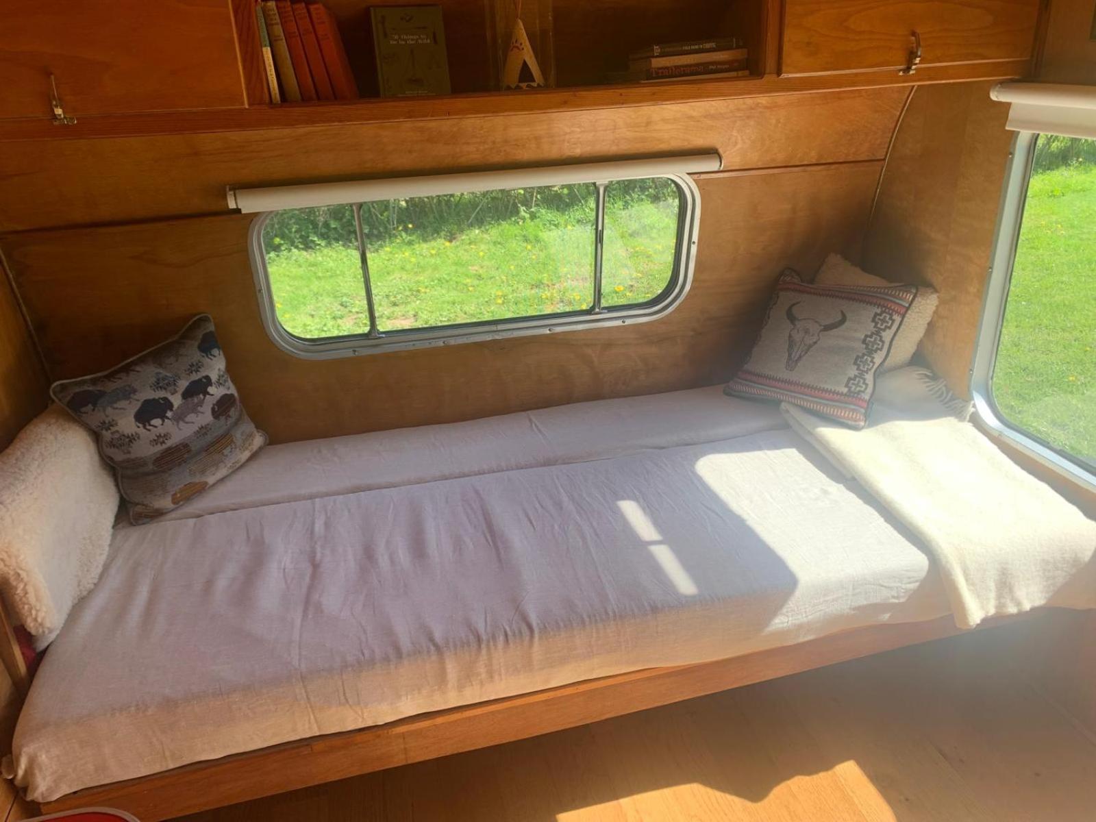 צ'יצ'סטר Silver Airstream Glamping & Rental מראה חיצוני תמונה