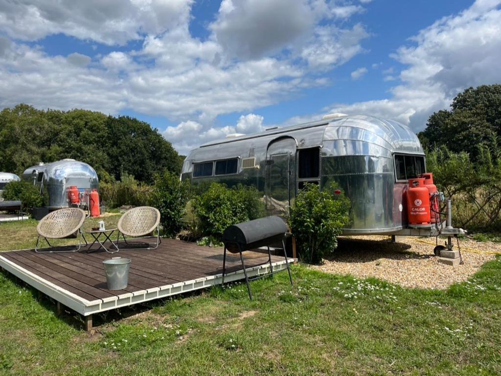 צ'יצ'סטר Silver Airstream Glamping & Rental מראה חיצוני תמונה