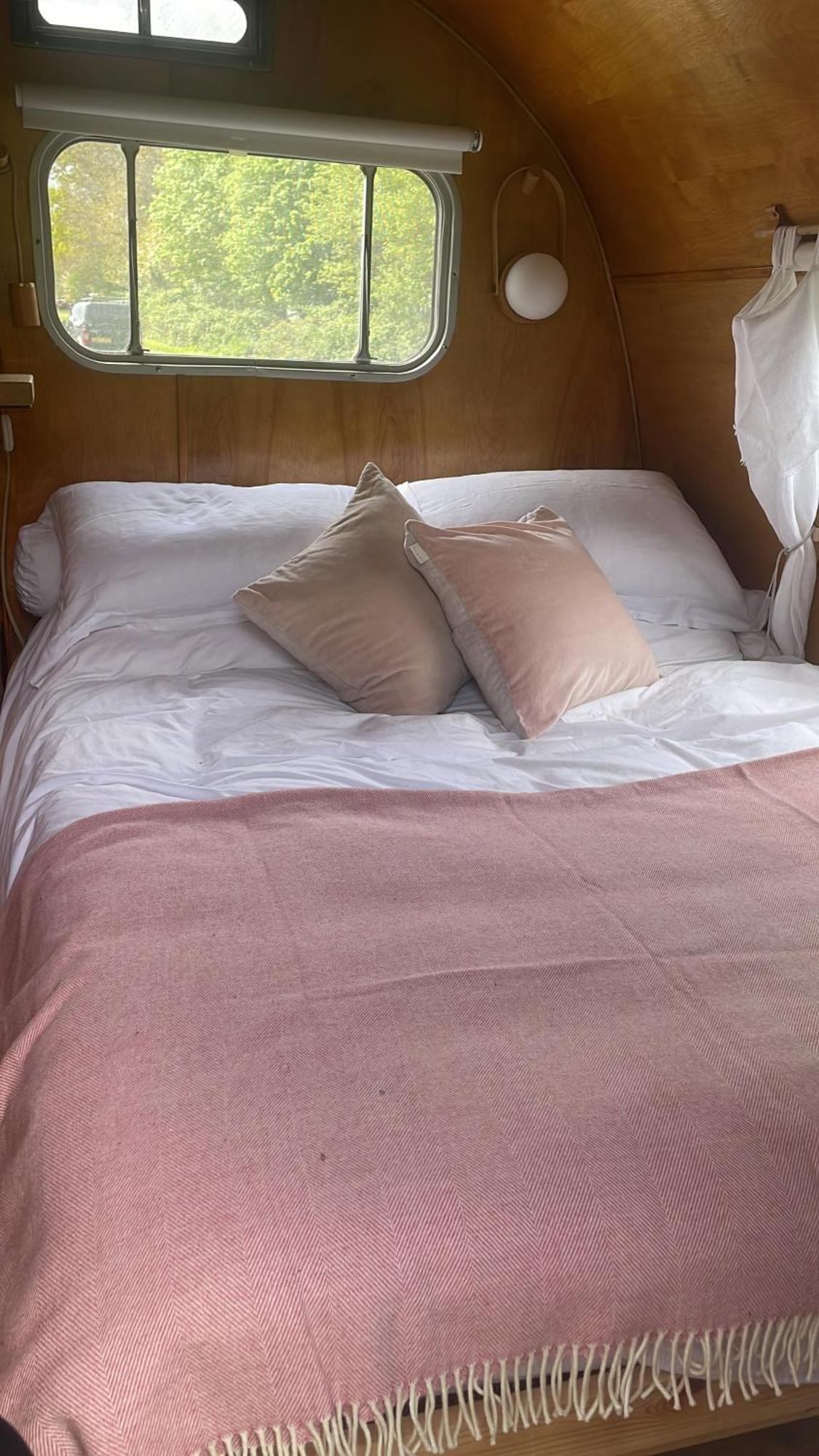 צ'יצ'סטר Silver Airstream Glamping & Rental מראה חיצוני תמונה